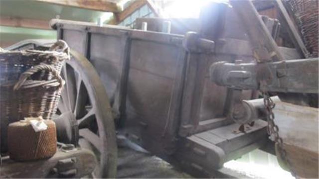 Vlaamse aardkar met scharnierbaar lamoen, Karrenmuseum Essen
